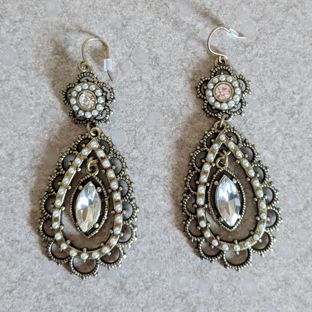 Chloe +Isabel chandelier earrings